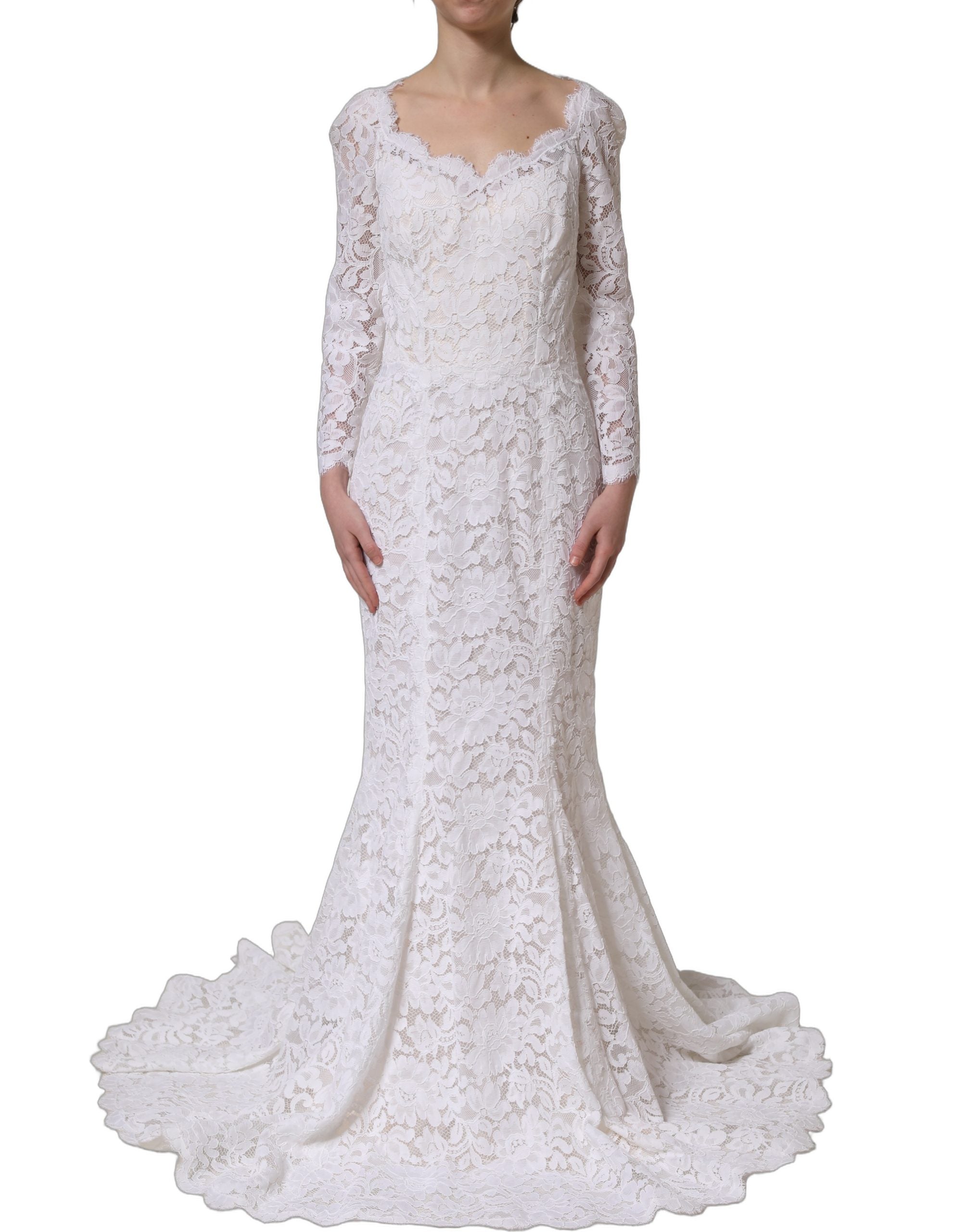 Robe longue sirène en dentelle florale blanche de Dolce & Gabbana, élégante et sophistiquée, avec détails délicats.