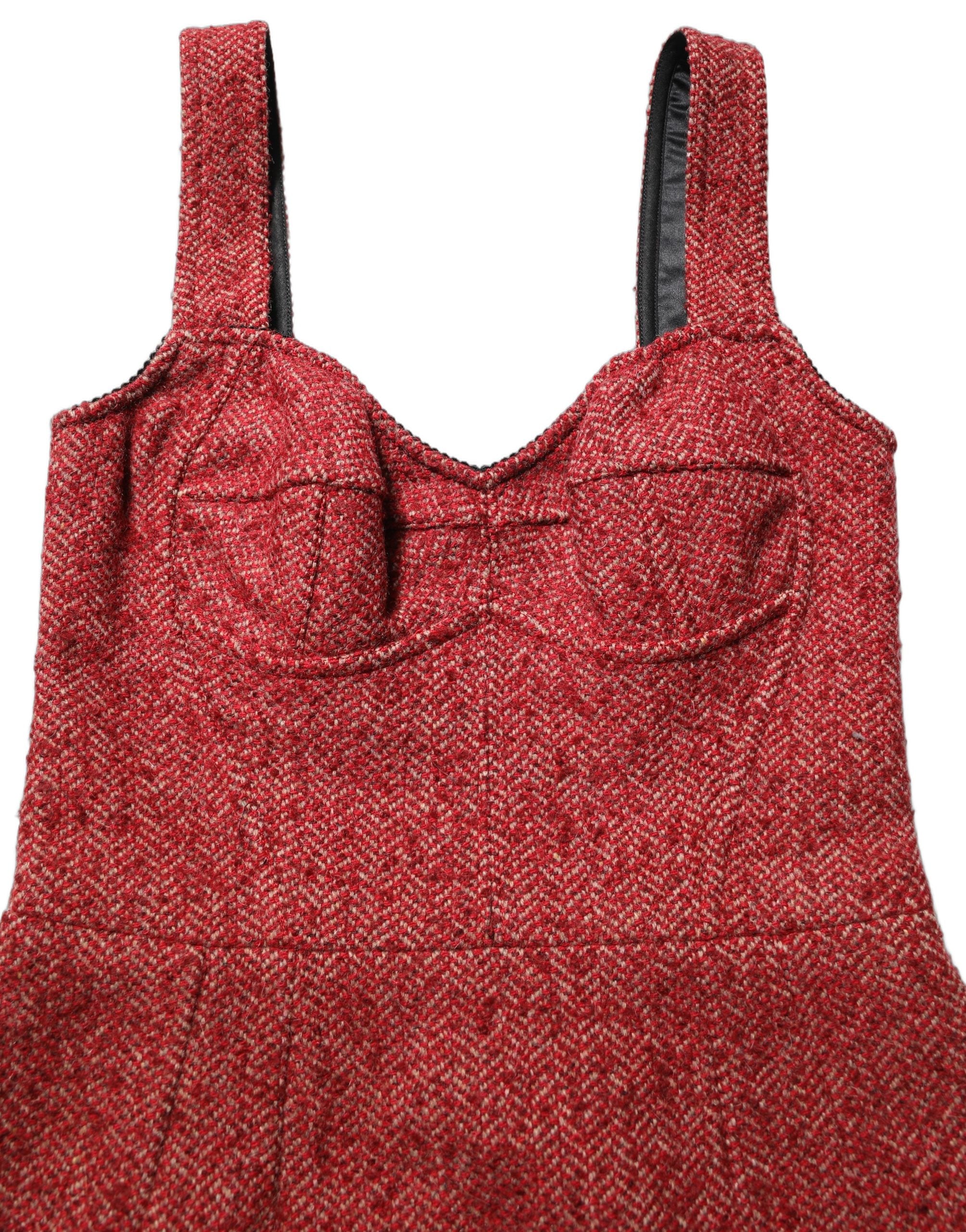 Robe courte Dolce & Gabbana à tweed multicolore avec ceinture, style babydoll, élégante et tendance.