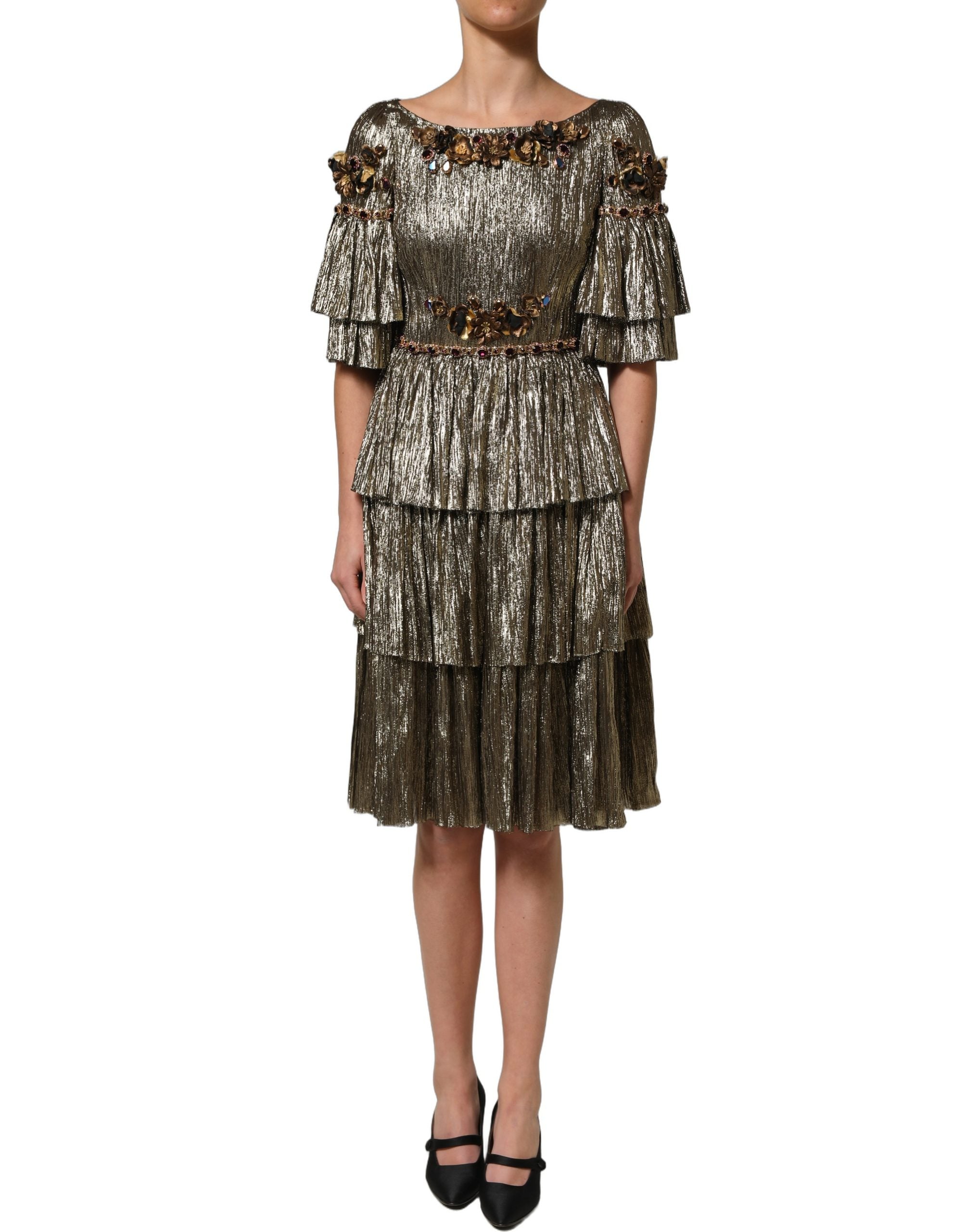 Robe midi dorée en métal avec embellissements et jupe en couches, design élégant de Dolce & Gabbana.