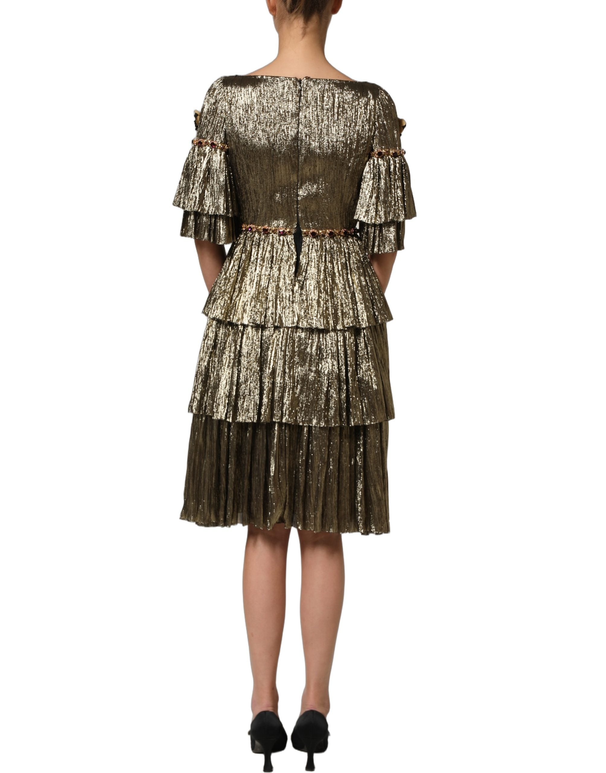 Robe midi dorée en métal avec détails embellis et jupe à plusieurs niveaux, conçue par Dolce & Gabbana.