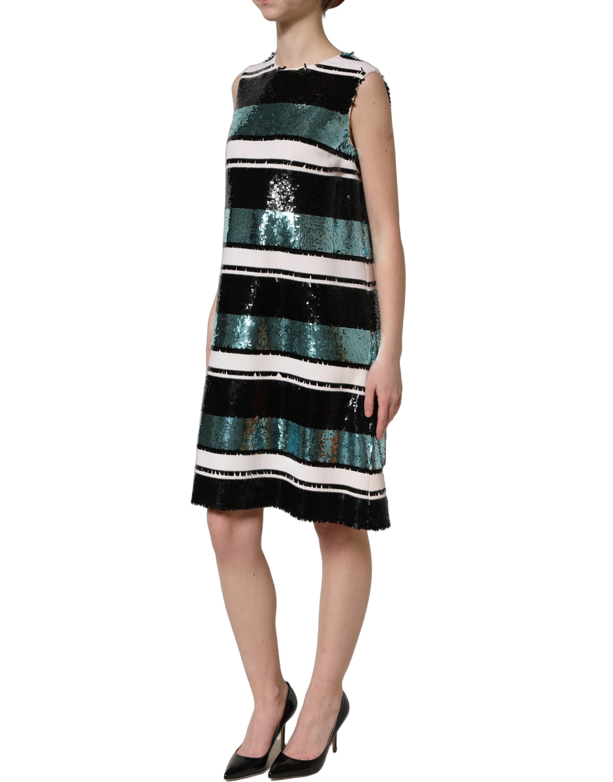 Robe trapèze sans manches Dolce & Gabbana à sequins multicolores, élégante et brillante, vue de face.