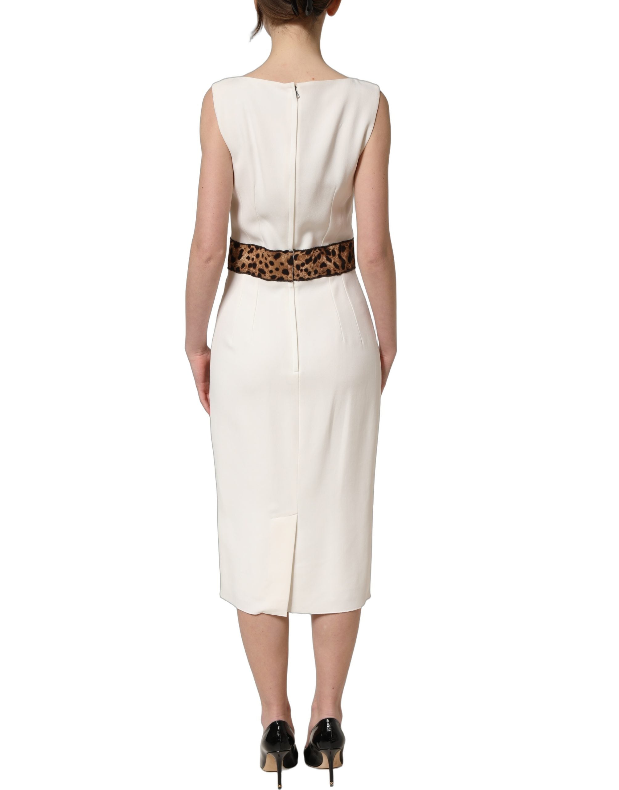 Robe midi sans manches Dolce & Gabbana à motif léopard blanc, coupe ajustée et élégante, tissu fluide et sophistiqué.