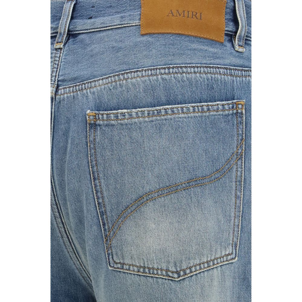 Jeans évasés en coton bleu de la marque Amiri, style décontracté et tendance, visibles sur la photo.