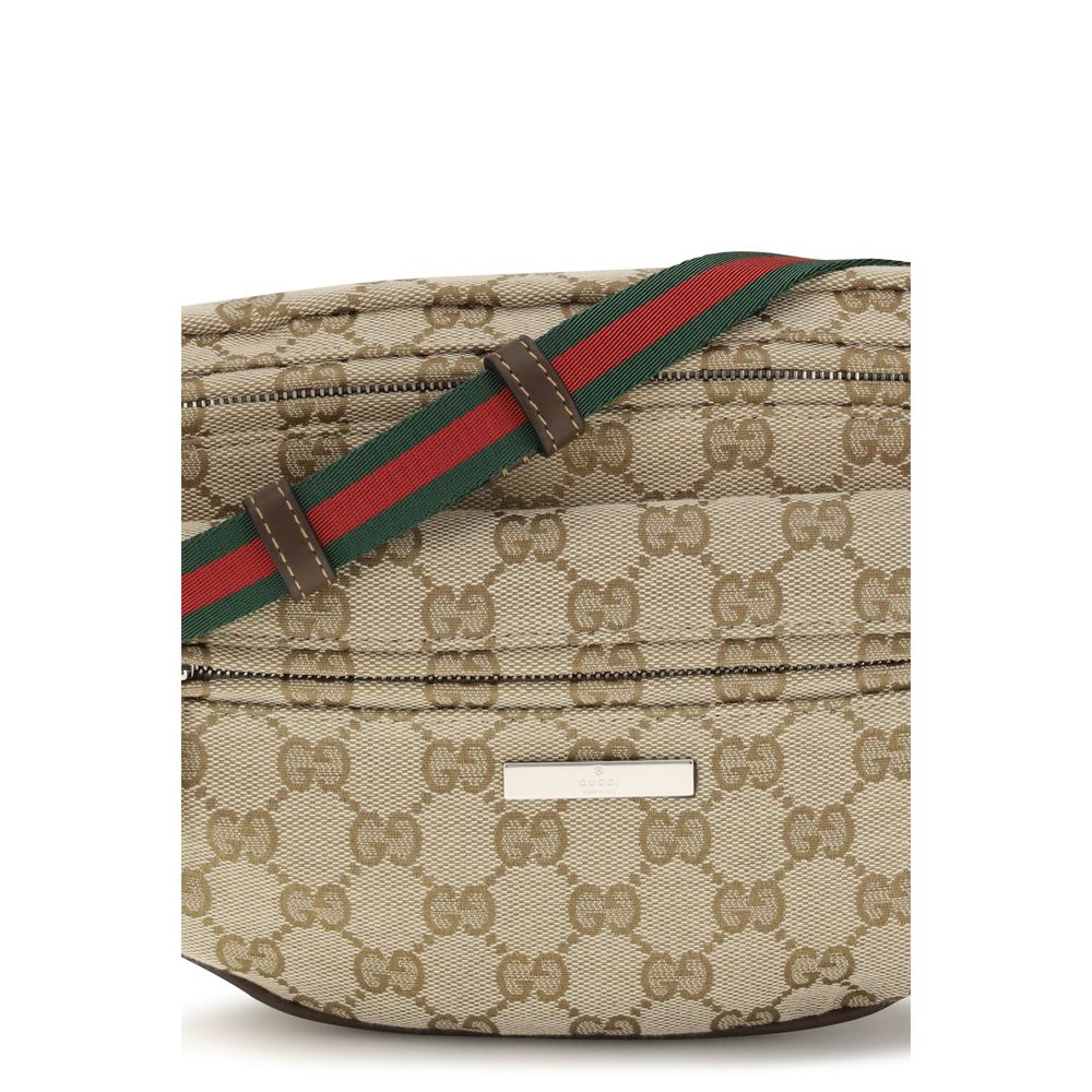 Sac à épaule en polyester beige de Gucci, avec détails élégants et logo de la marque visible.