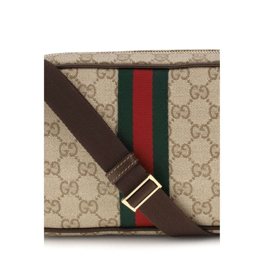 Sac à bandoulière en coton beige de Gucci, avec logo emblématique et détails de design élégants.
