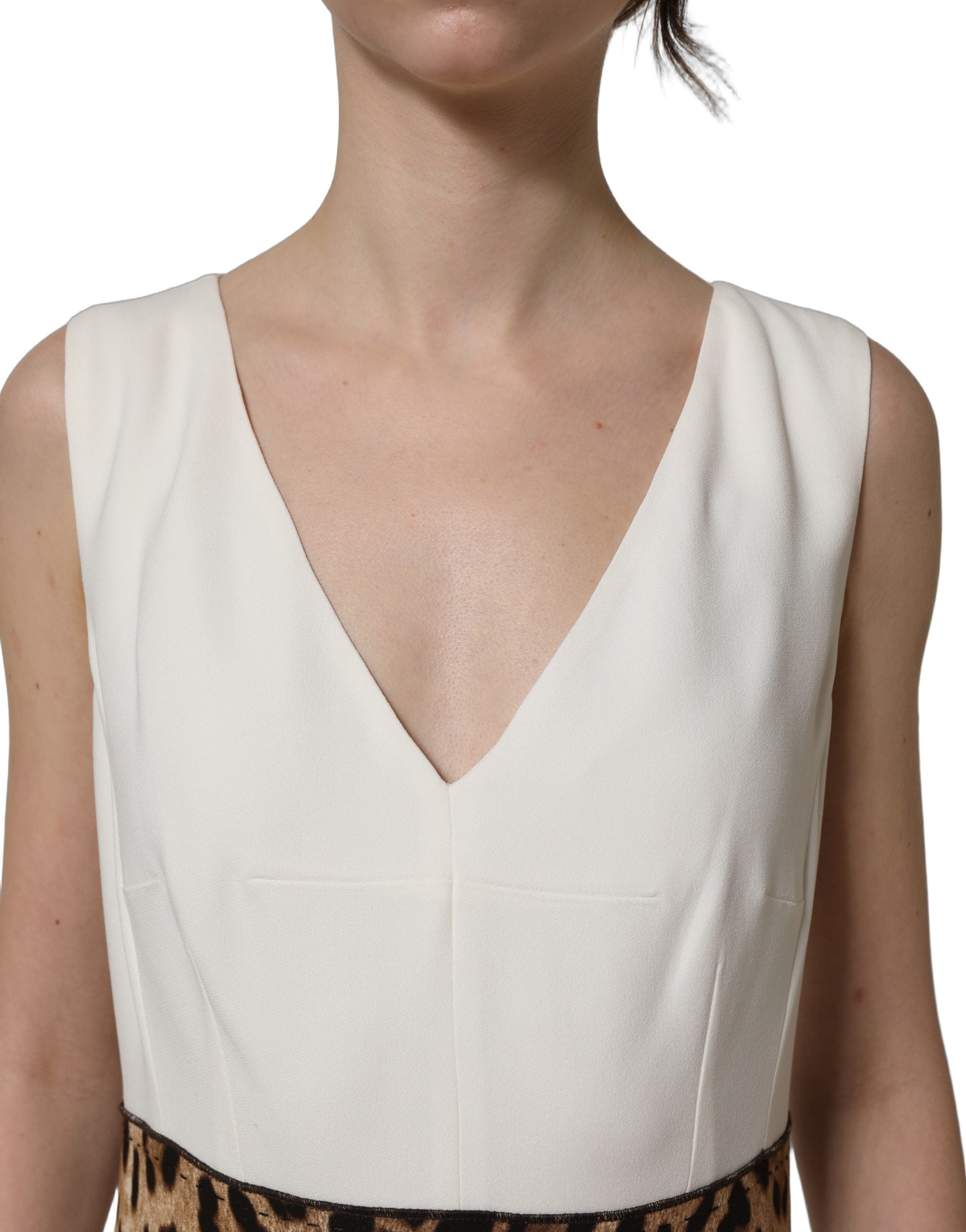 Robe midi sans manches Dolce & Gabbana en tissu blanc à motif léopard, coupe ajustée et élégante.