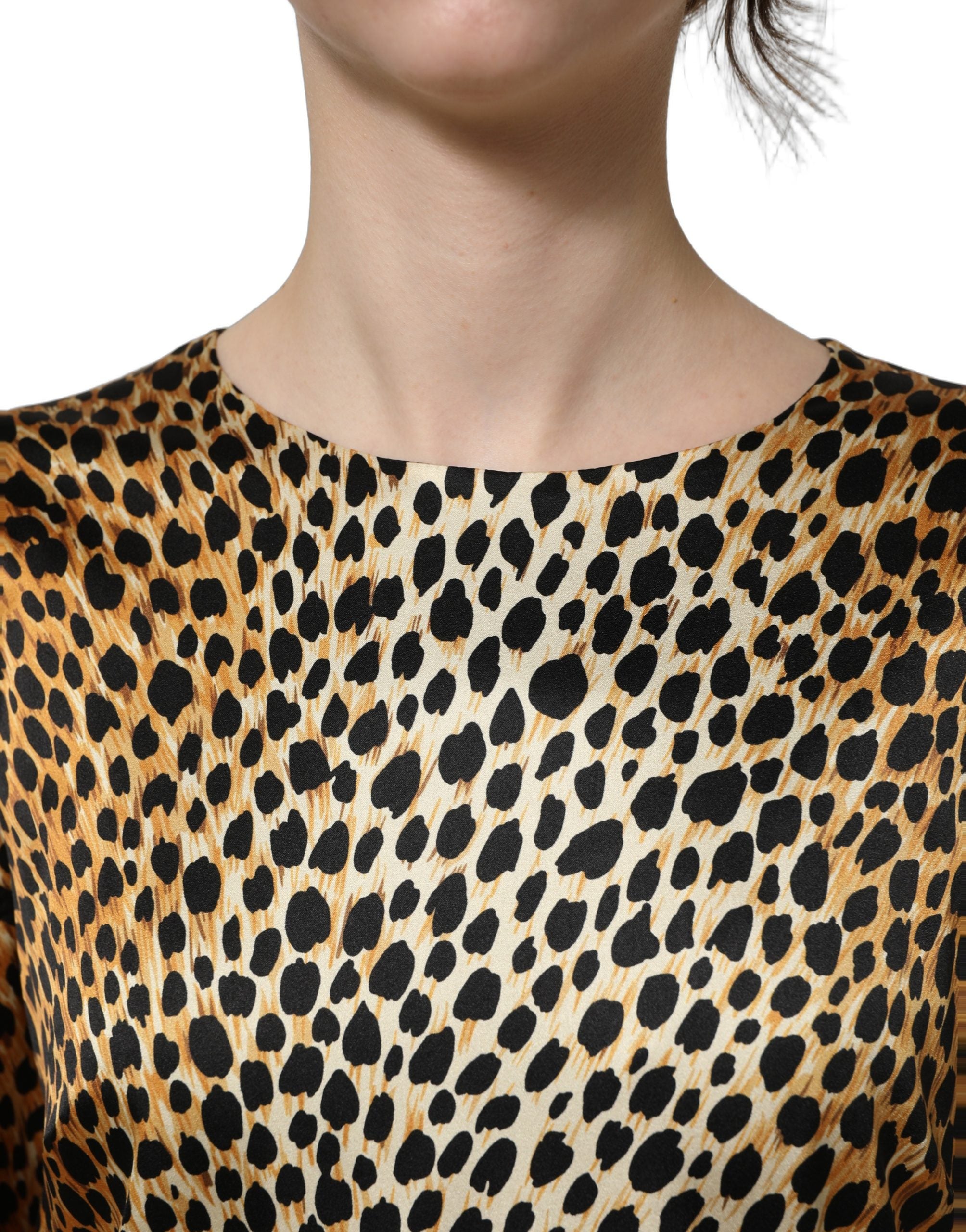 Robe courte Dolce & Gabbana en ocelot marron à manches longues et imprimé animal, élégante et tendance.
