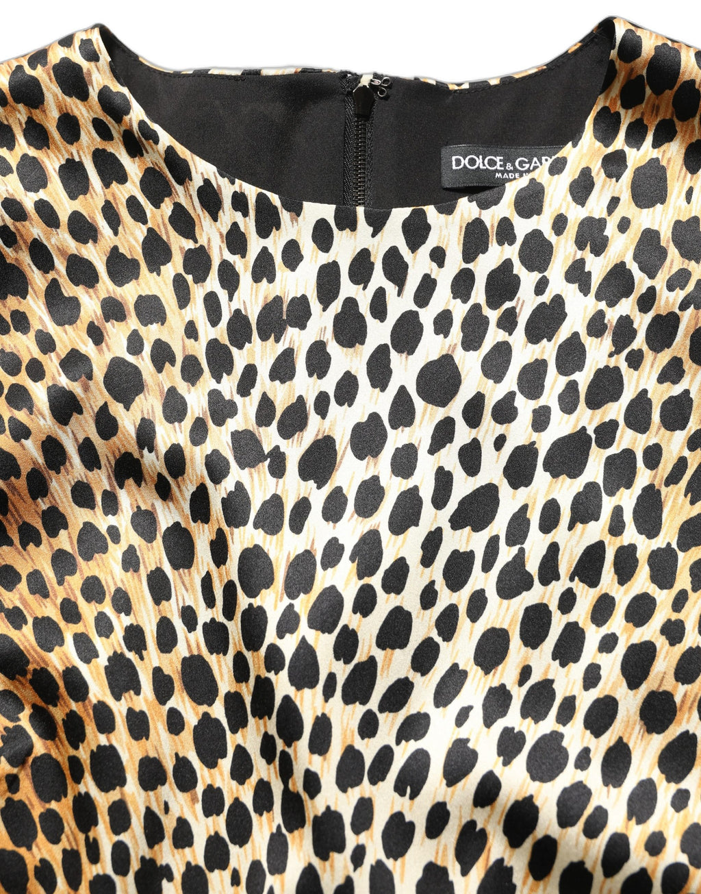 Robe courte longue à manches longues Dolce & Gabbana avec imprimé léopard ocelot brun, tissu élégant et style sophistiqué.