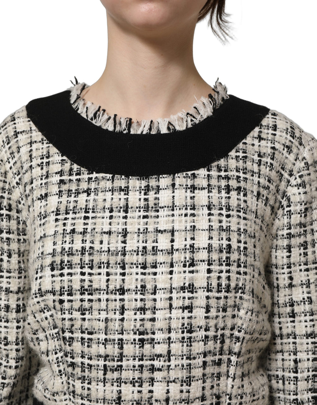 Robe midi en tweed multicolore bouclé avec finition effilochée, signée Dolce & Gabbana, élégante et tendance.