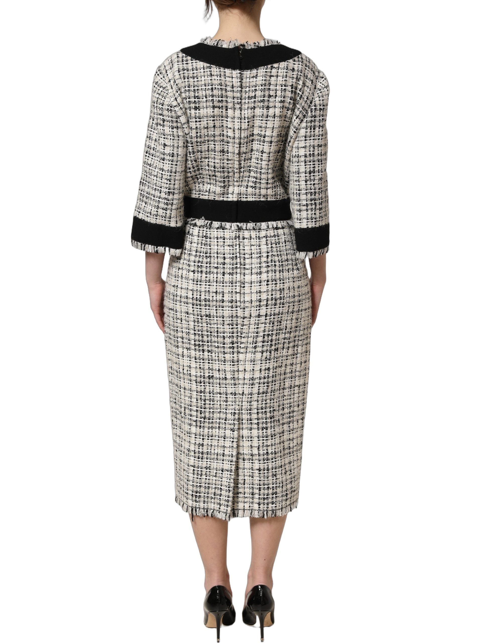 Robe midi en tweed multicolore Dolce & Gabbana avec finition frangée, style élégant et sophistiqué.