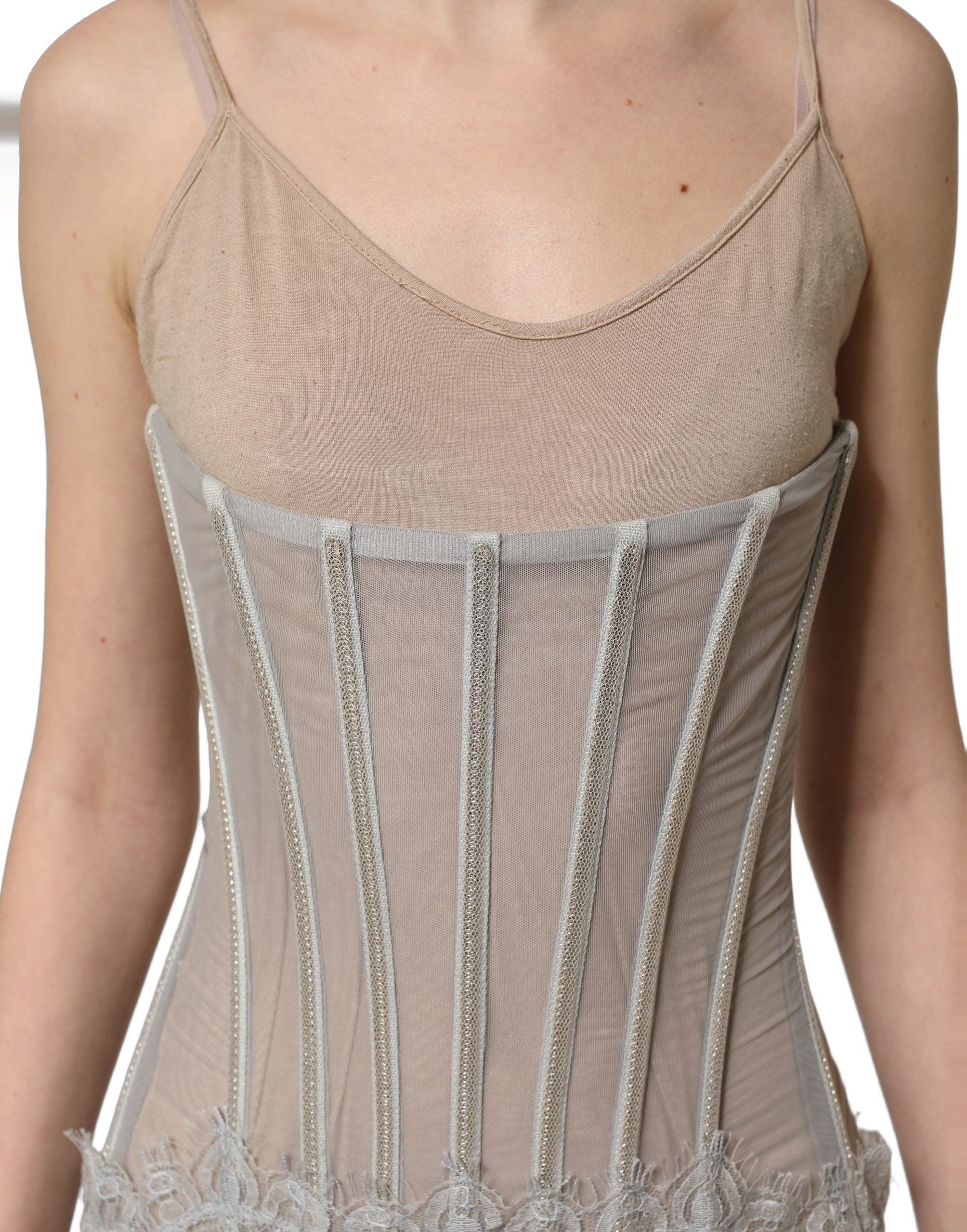Robe maxi en dentelle grise de style corset Dolce & Gabbana, détail élégant et tissu délicat visible sur l'image.