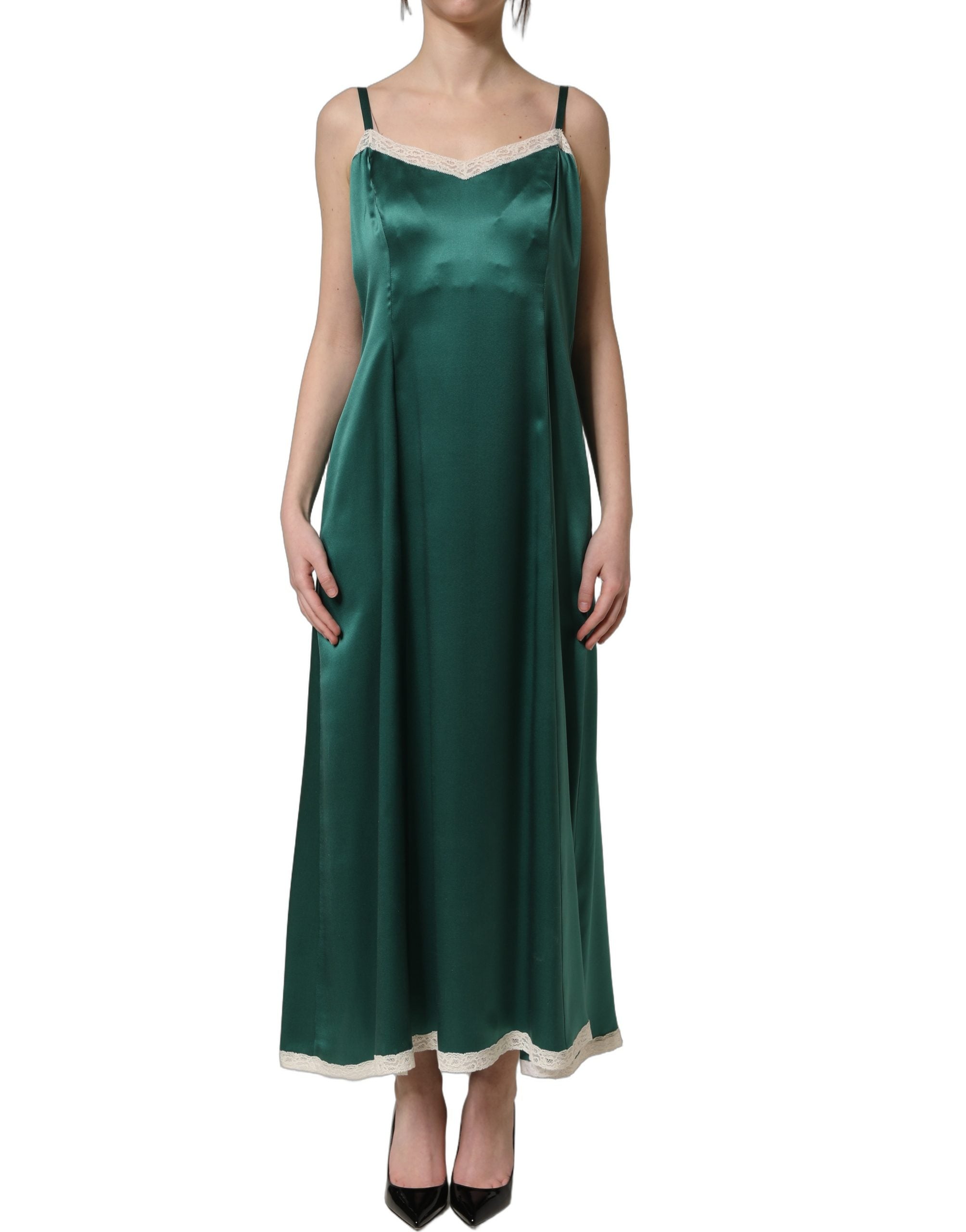Robe longue sans manches Dolce & Gabbana en satin vert avec finition en dentelle, style élégant et sophistiqué.