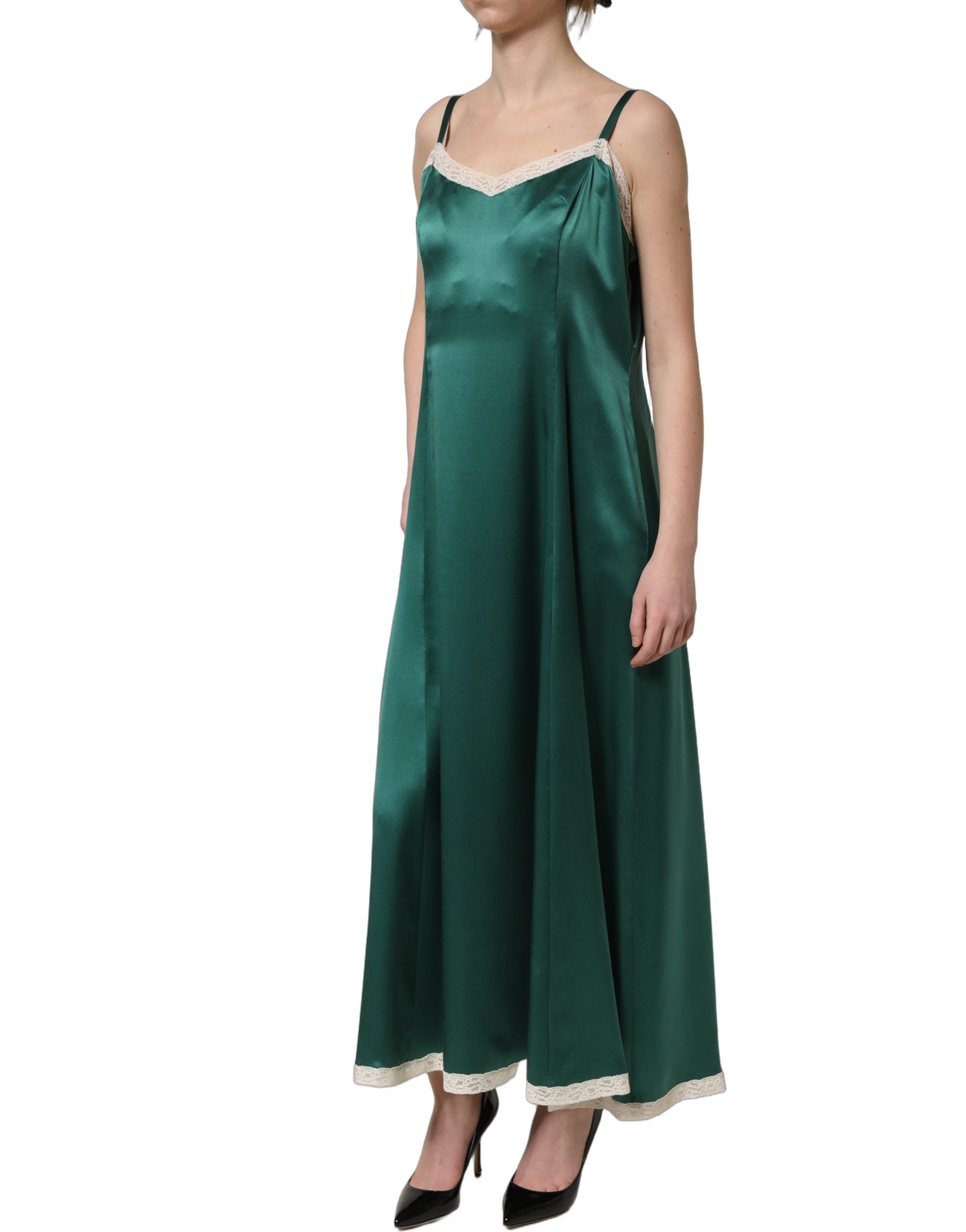 Robe longue sans manches en satin vert avec broderie en dentelle Dolce & Gabbana, élégante et sophistiquée.