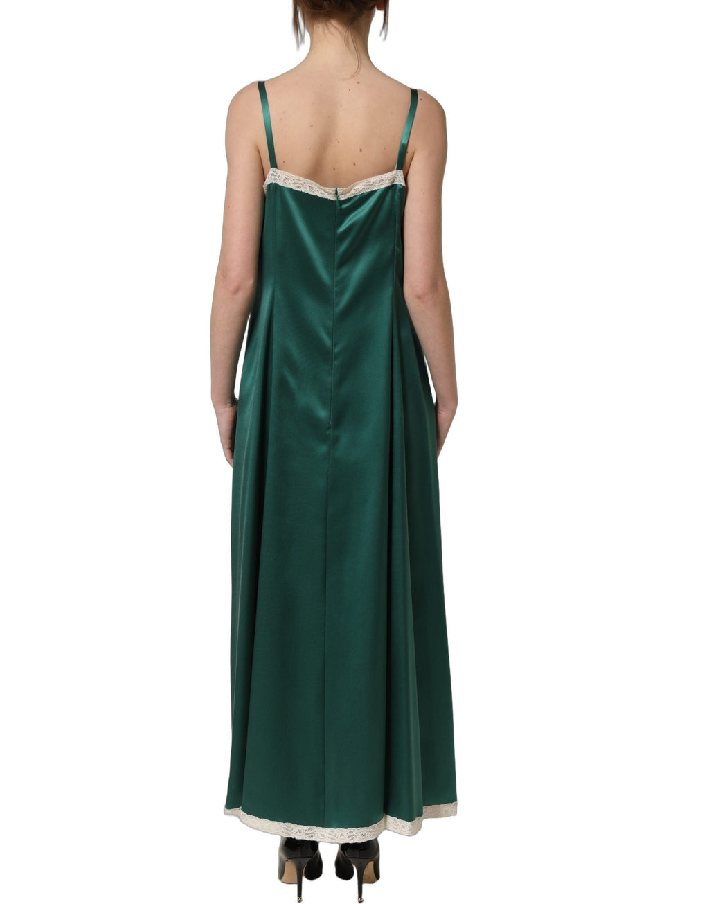 Robe longue en satin vert sans manches avec bordure en dentelle Dolce & Gabbana, élégante et fluide, pour une tenue sophistiquée.