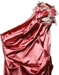 Robe midi rose Dolce & Gabbana avec drapé, appliques florales et style élégant, vue de face sur mannequin.