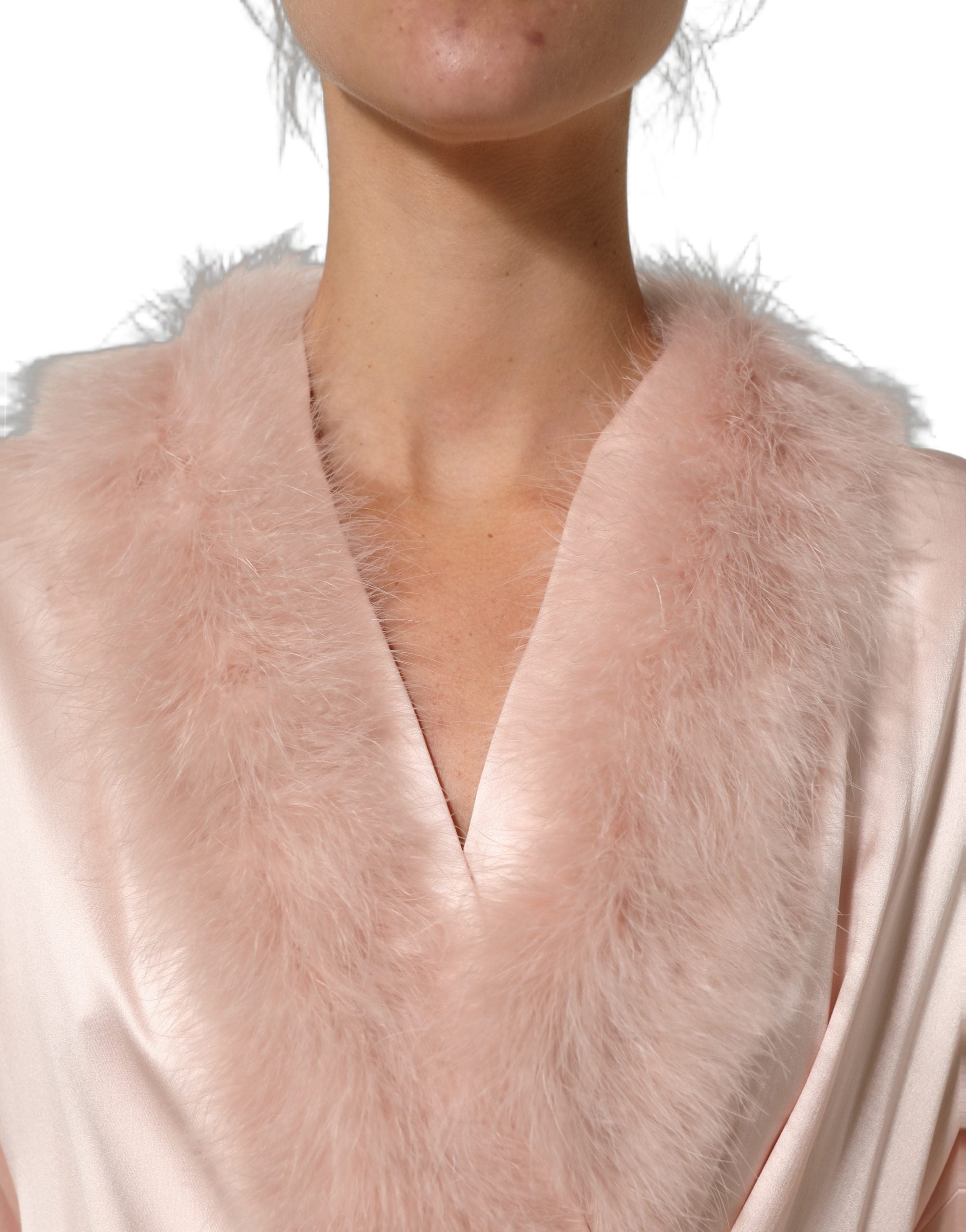 Robe midi en soie rose clair avec plumes de Turquie de Dolce & Gabbana, élégant vêtement de soirée.