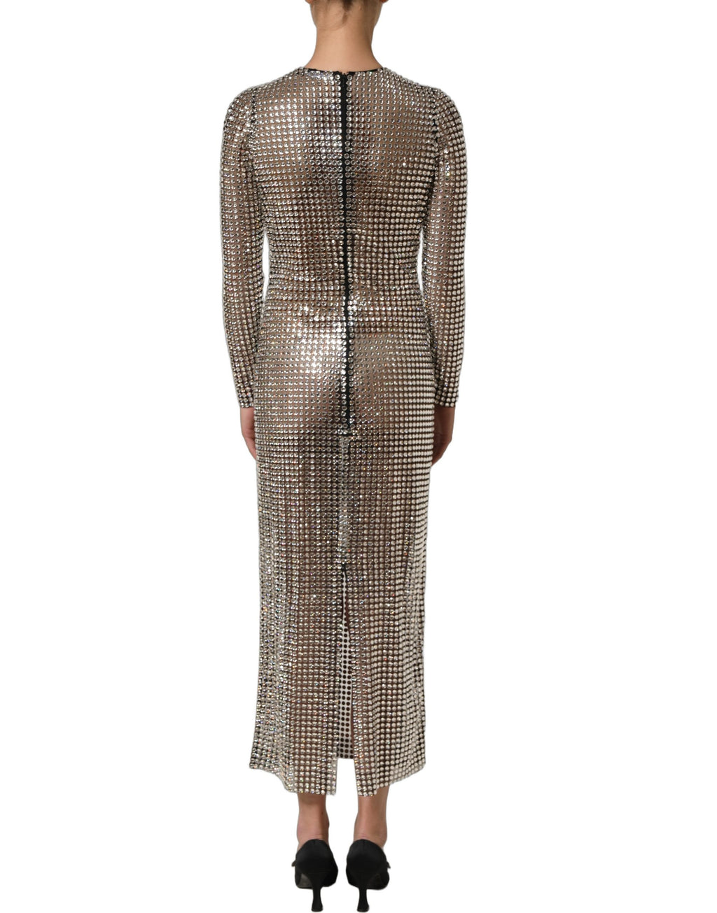 Robe longue beige de soirée Dolce & Gabbana ornée de cristaux scintillants et de détails élégants.