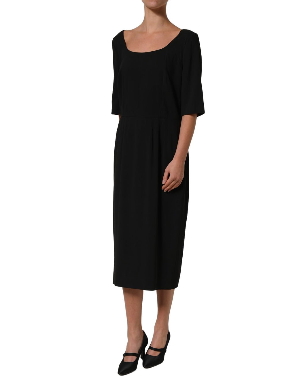 Robe midi noire Dolce & Gabbana en viscose avec manches courtes et coupe courte, élégante et sophistiquée.