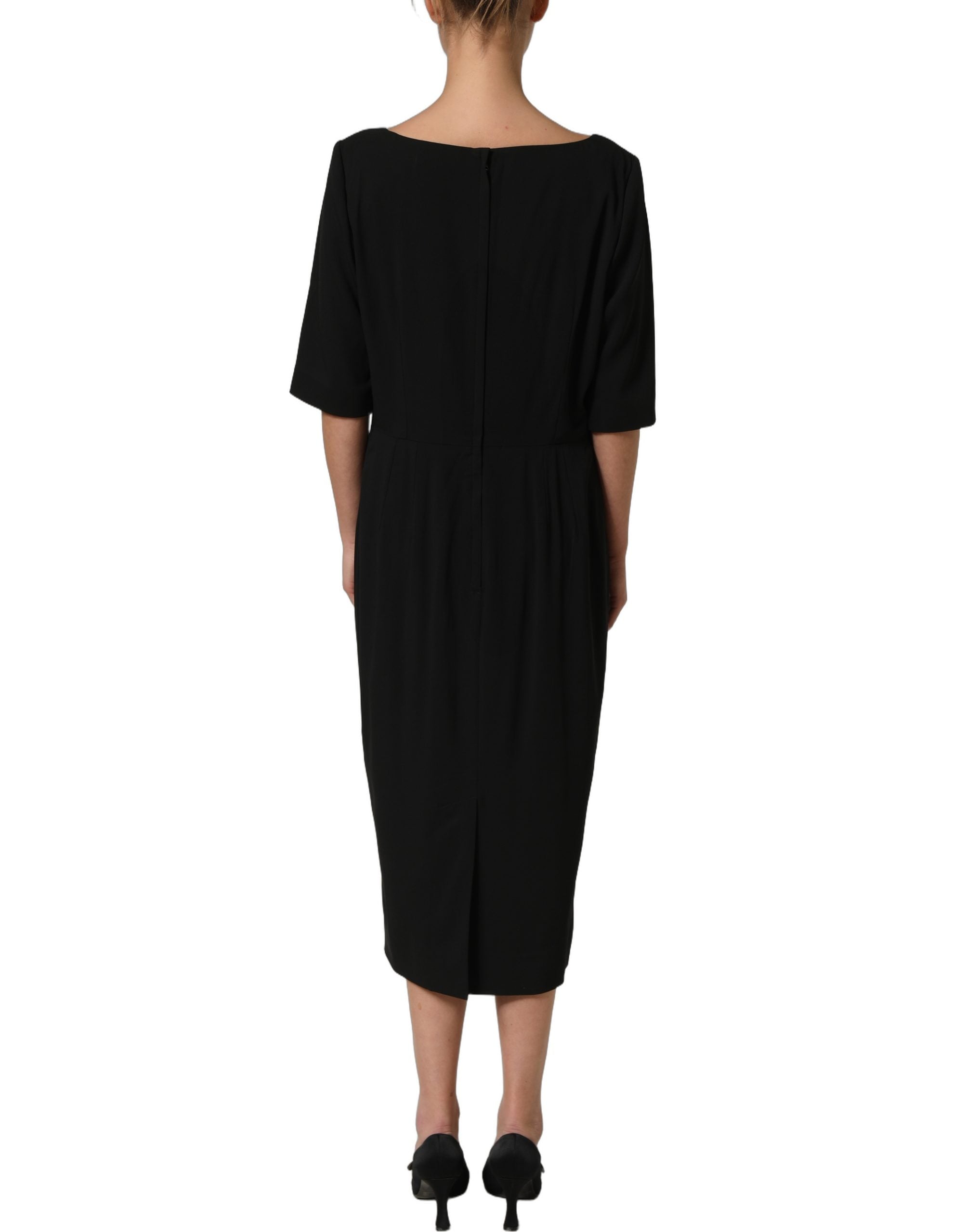 Robe midi noire Dolce & Gabbana en viscose avec manches courtes coupées, élégante et moderne.