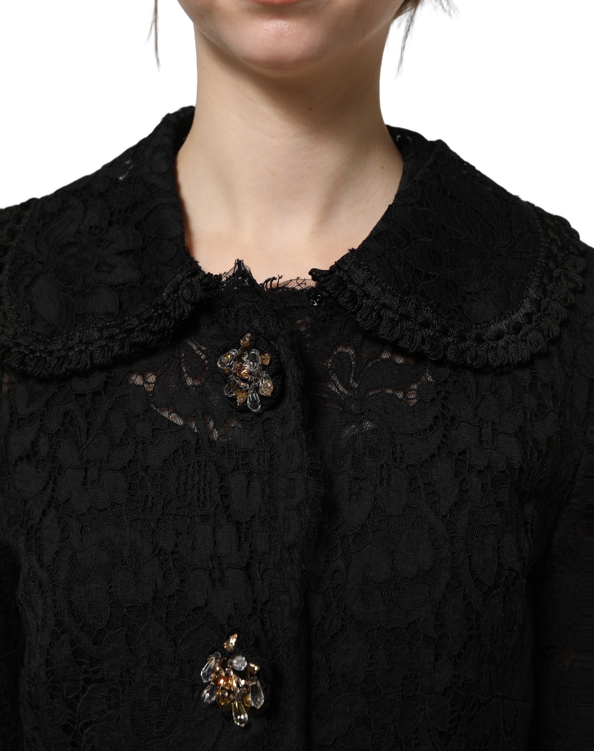 Manteau en guipure noir Dolce & Gabbana avec embellissements, veste en dentelle élégante et sophistiquée.