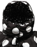 Veste blouson à capuche Dolce & Gabbana noire et blanche à pois, élégante et tendance, vue de face.