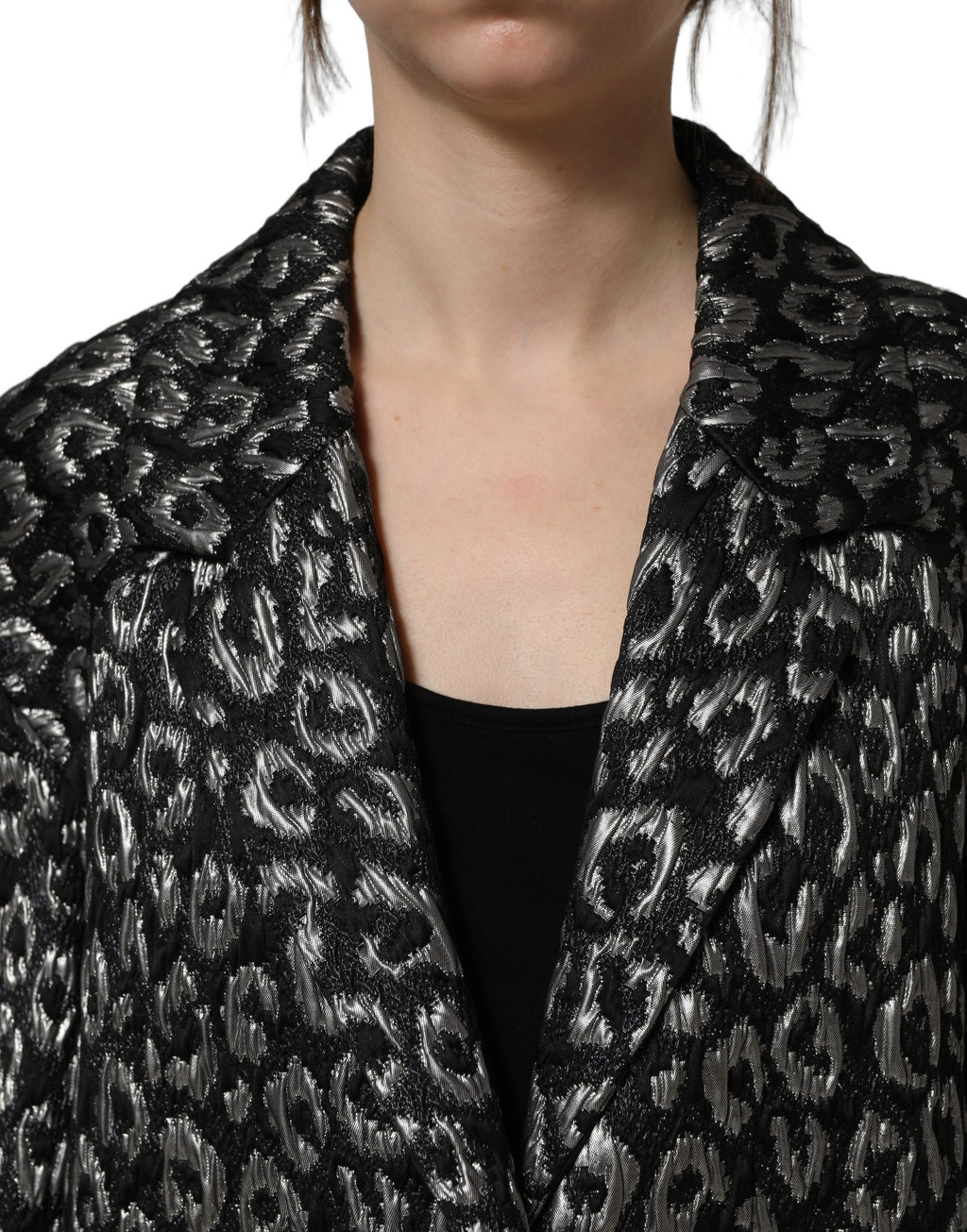 Manteau en jacquard noir et argent avec motif léopard de Dolce & Gabbana, veste élégante en tissu sophistiqué.