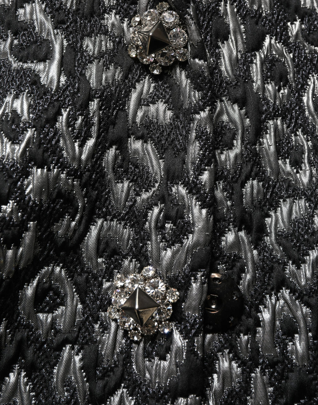 Veste en jacquard noir et argent avec motif léopard de Dolce & Gabbana, coupe élégante et tissu sophistiqué.