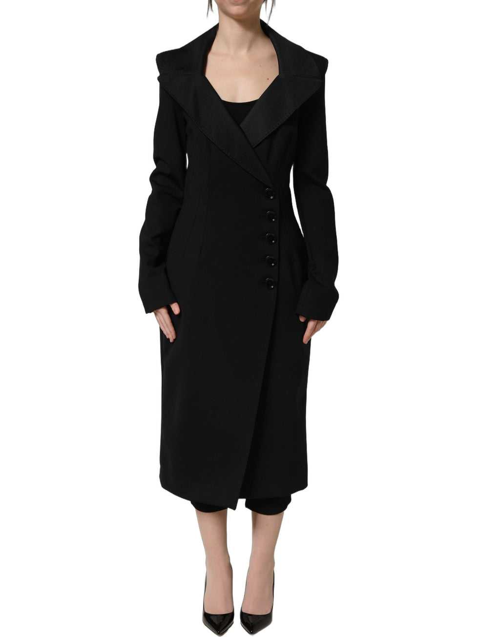 Manteau noir en nylon Dolce & Gabbana avec double boutonnage, coupe élégante et détails modernes.