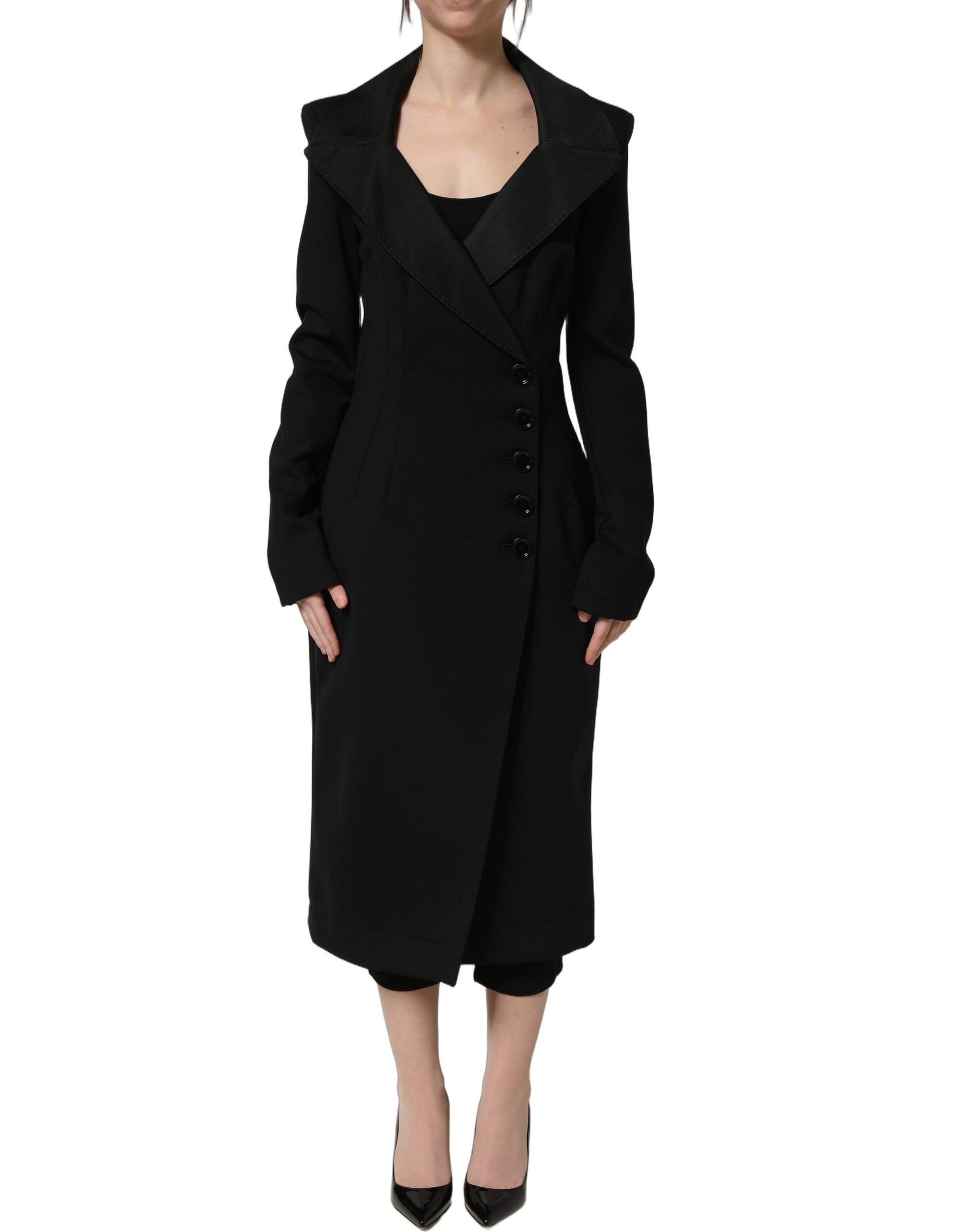 Manteau noir en nylon Dolce & Gabbana avec double boutonnage, coupe élégante et détails modernes.