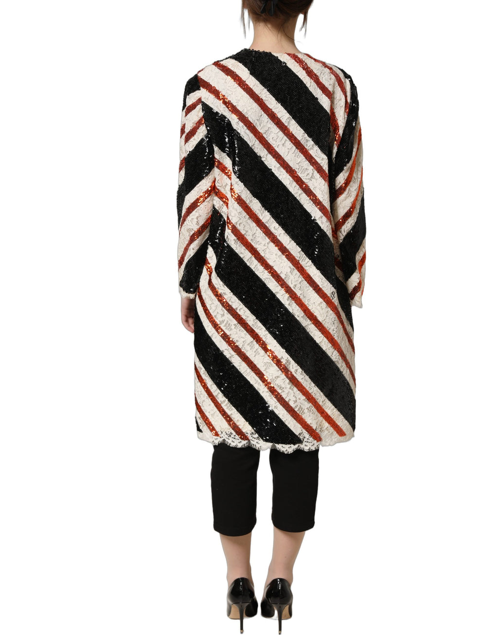 Manteau en duster à rayures multicolores et sequins de Dolce & Gabbana, mode élégante et colorée.