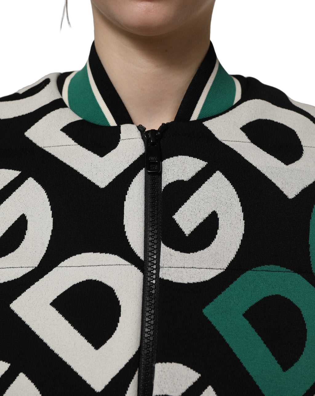 Veste bomber Dolce & Gabbana à logo multicolore, fermeture éclair complète, style tendance et design coloré.