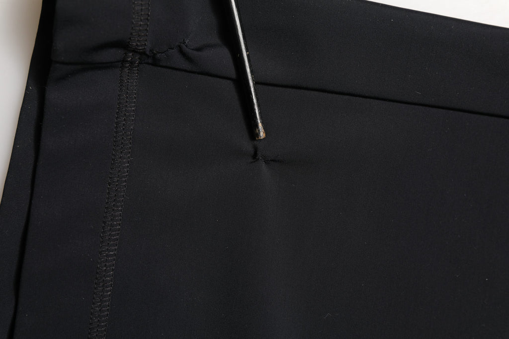 Jupe midi noire en jersey stretch Dolce & Gabbana DGVIB3 avec coupe crayon et coupe ajustée, vue de face.