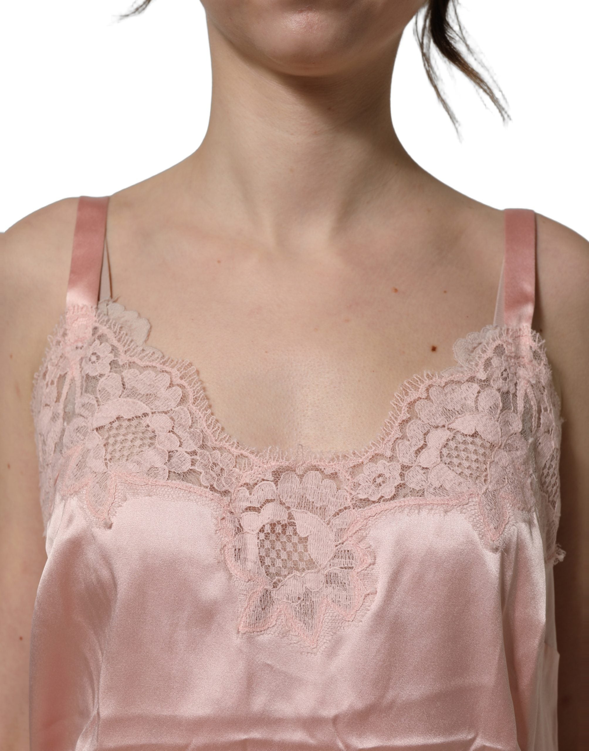 Sous-vêtement lingerie Dolce & Gabbana Light Pink avec dentelle florale et haut en tissu léger, détail élégant visible.