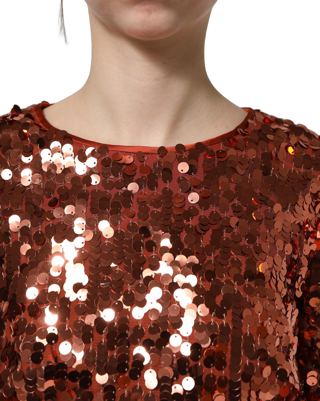 Blouse courte Dolce & Gabbana à manches longues rouges ornées de sequins, crop top élégant pour femmes.