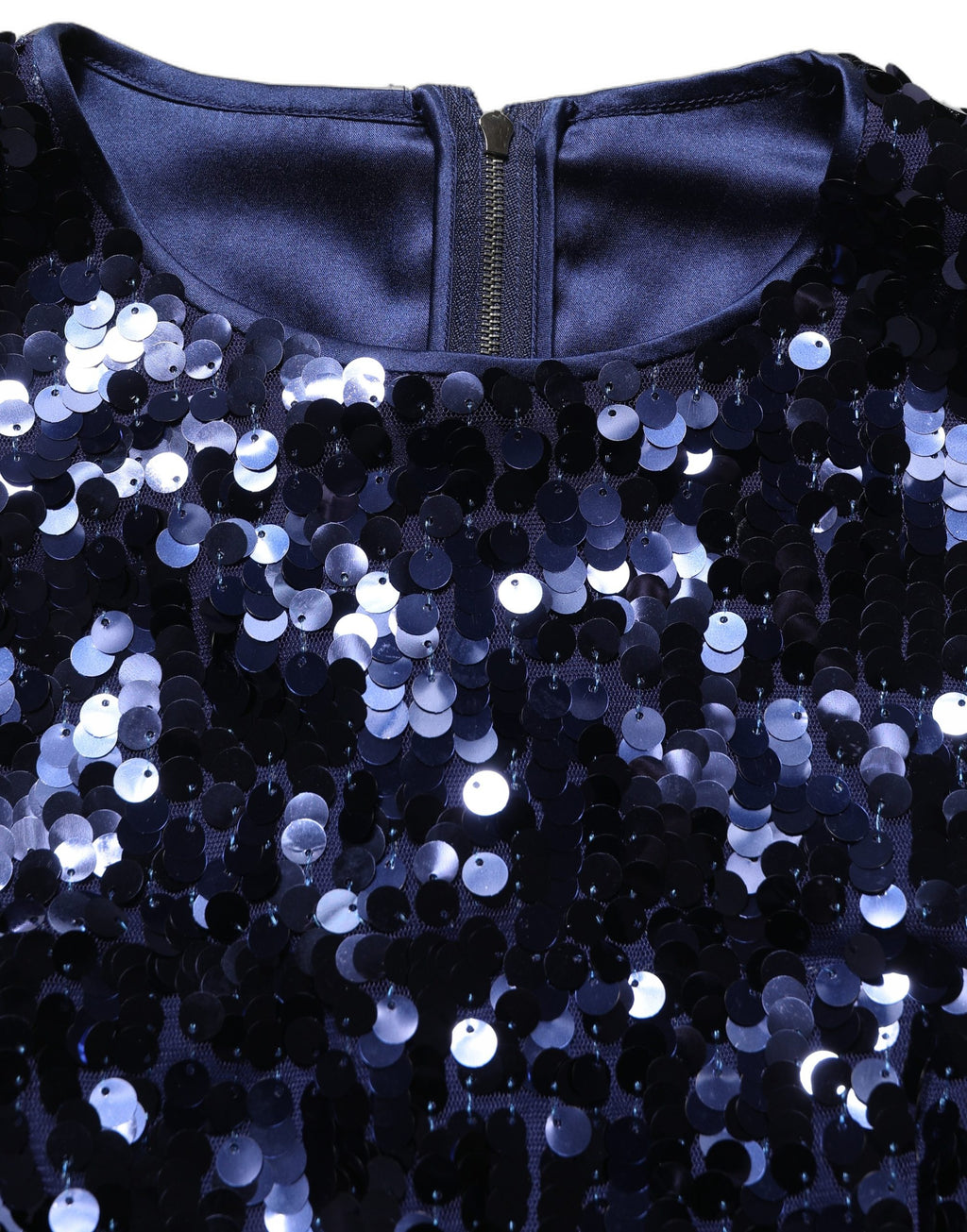 Top court sans manches bleu à sequins de la marque Dolce & Gabbana, coupe courte et style élégant.