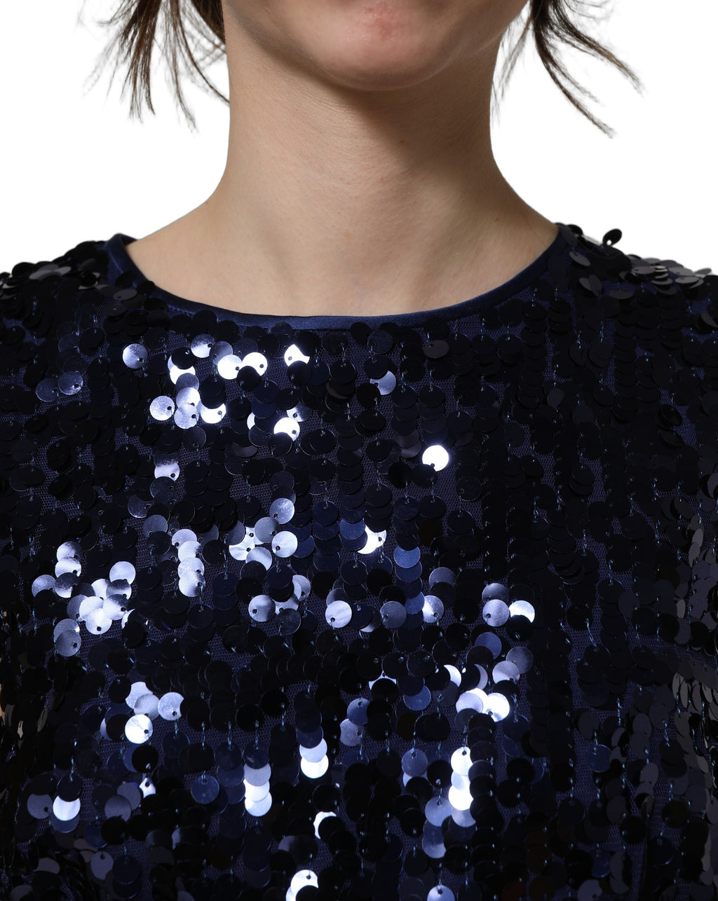 Top court sans manches Dolce & Gabbana en sequins bleus, coupe courte et style chic.