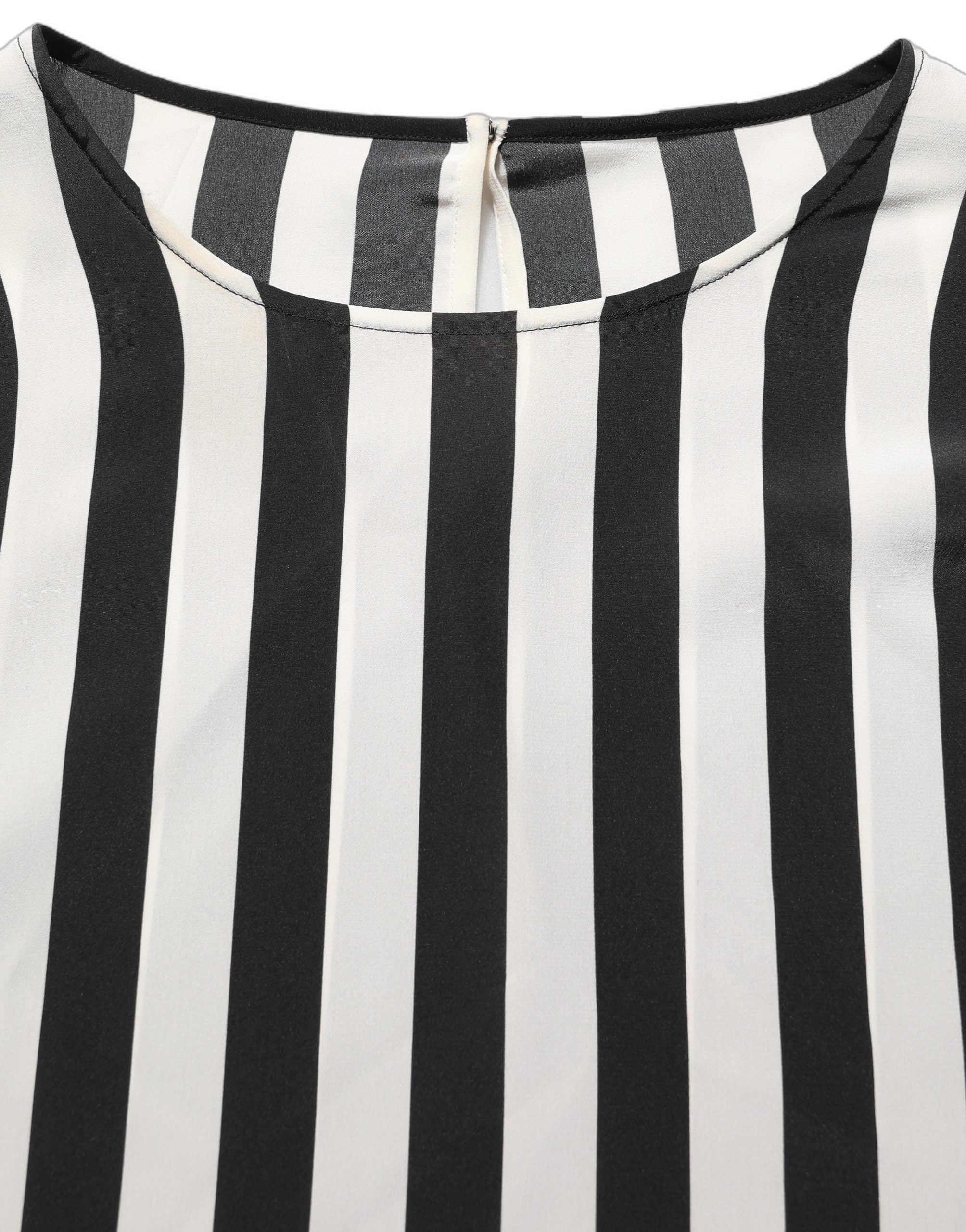 Blouse Dolce & Gabbana à rayures noires et blanches à col rond, tissu léger et élégant, vue de face.