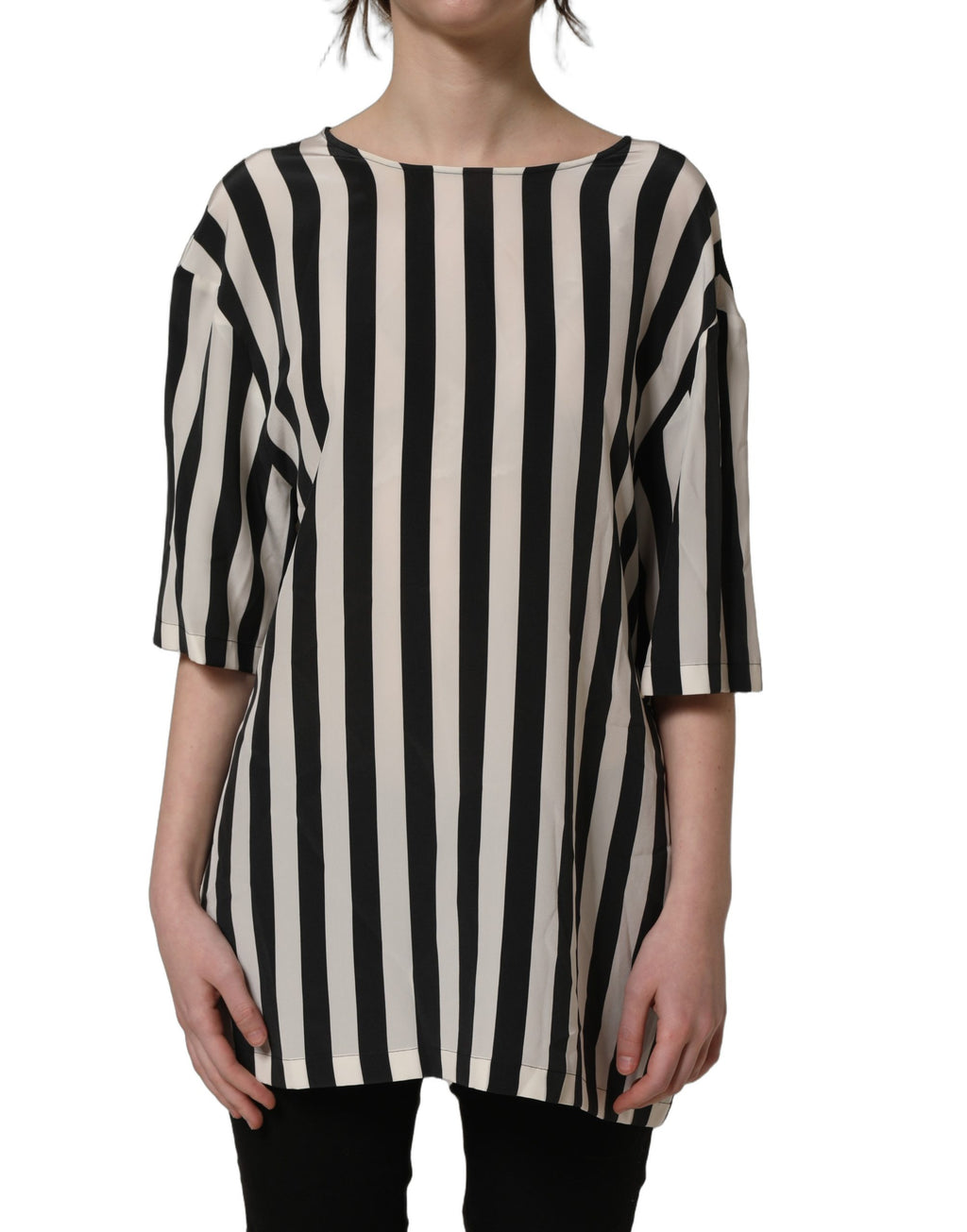 Blouse Dolce & Gabbana à rayures noires et blanches avec col rond, tissu léger et coupe élégante visible sur l’image.