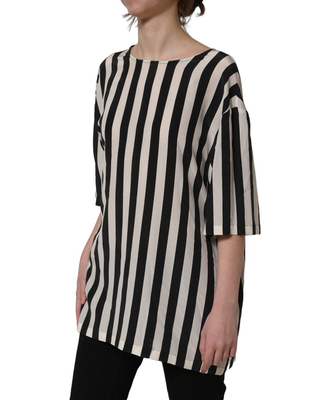Blouse Dolce & Gabbana à rayures noires et blanches, col rond, vue de face, tissu léger et élégant.