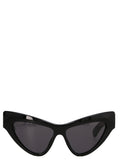 Lunettes de soleil Gucci en acétate noir avec monture élégante et design moderne, vues de face.