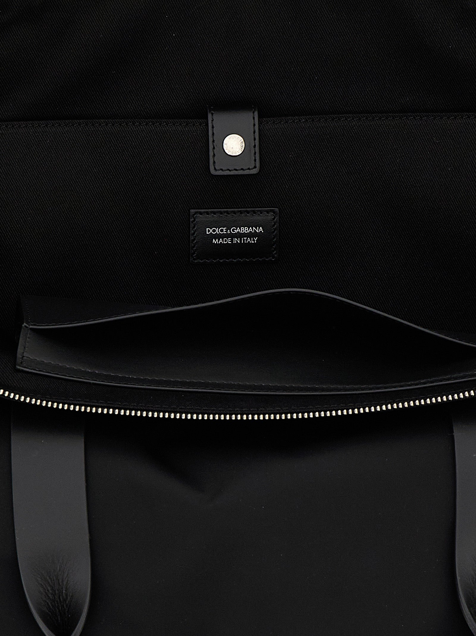Sac cabas noir en polyamide de Dolce & Gabbana, élégant et pratique, avec détails de marque visibles sur le tissu.