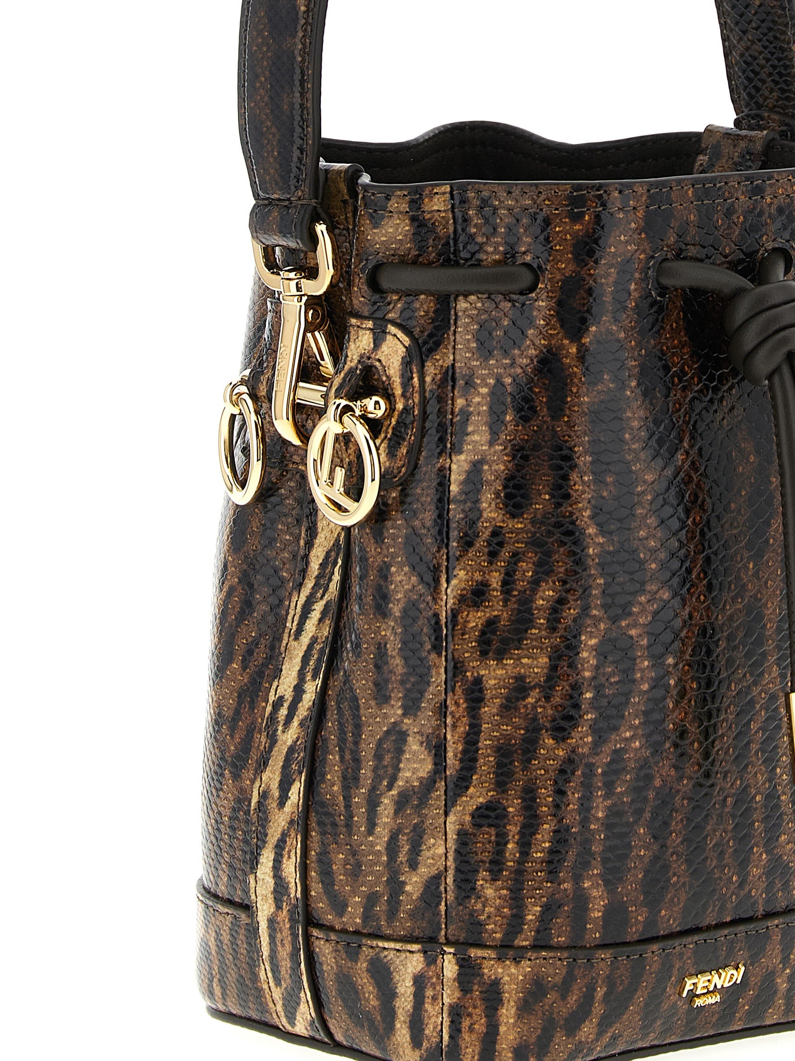 Sac à main Fendi en velours marron avec détails en cuir, élégant et sophistiqué, pour un style chic et moderne.