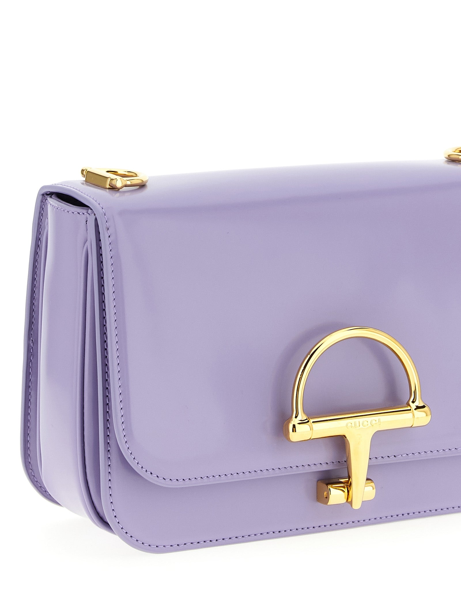 Sac à bandoulière Gucci en cuir de veau violet avec bandoulière ajustable, style élégant et sophistiqué.