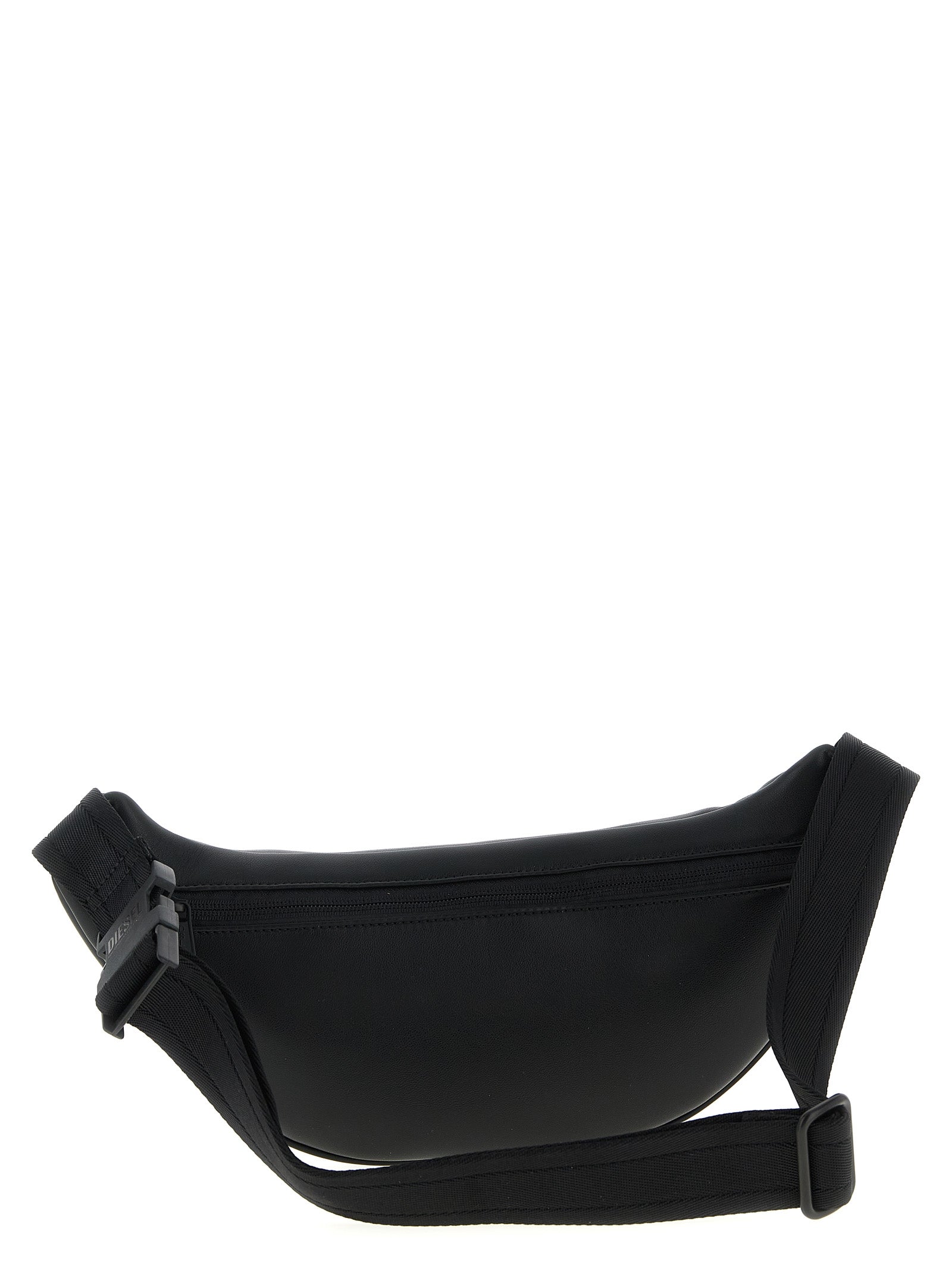 Sac à bandoulière Diesel en polyéthylène noir, avec détails modernes et bandoulière réglable pour un style décontracté.