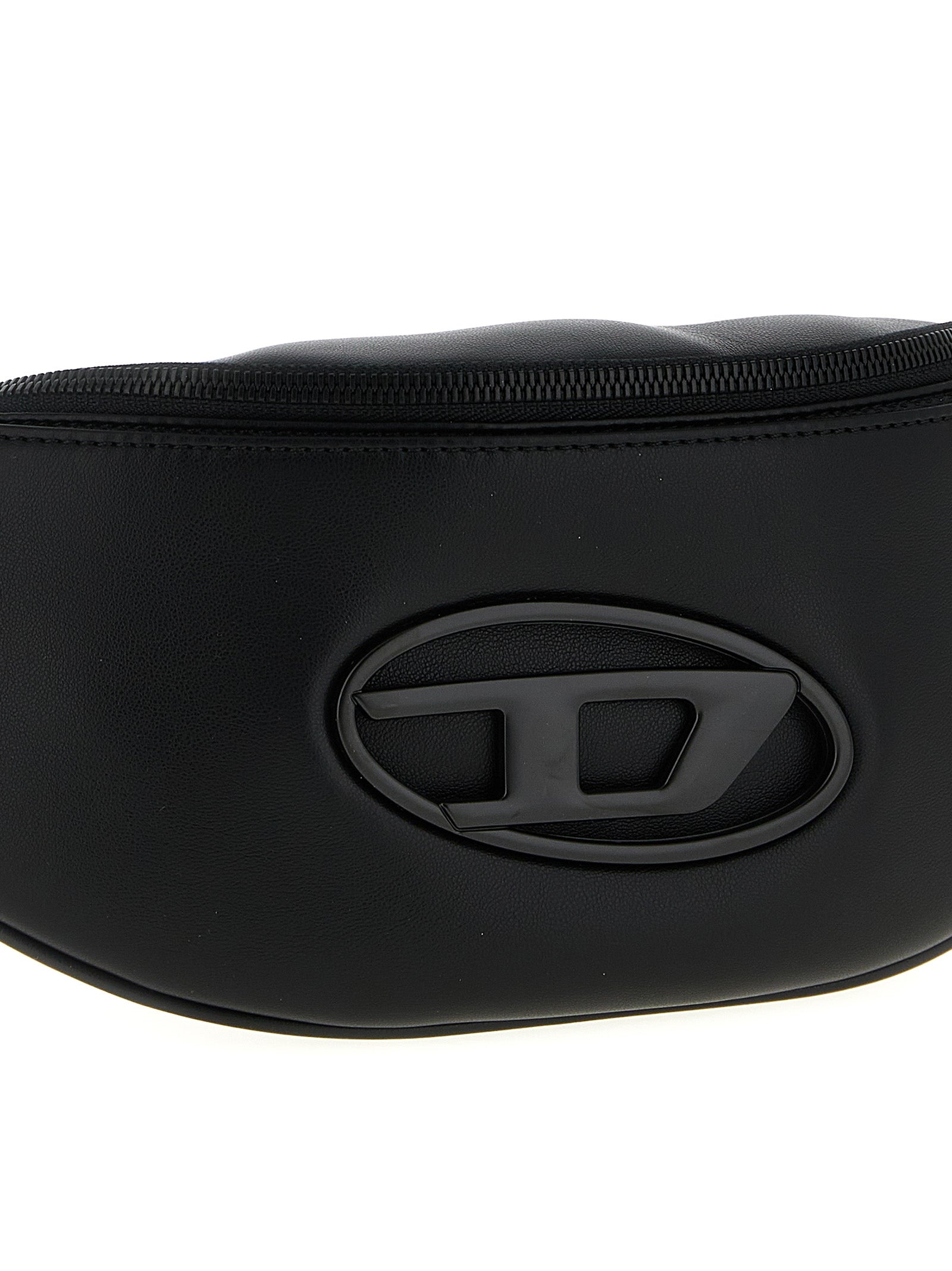 Sac bandoulière Diesel noir en polyéthylène avec logo, visible avec poches et bandoulière réglable.