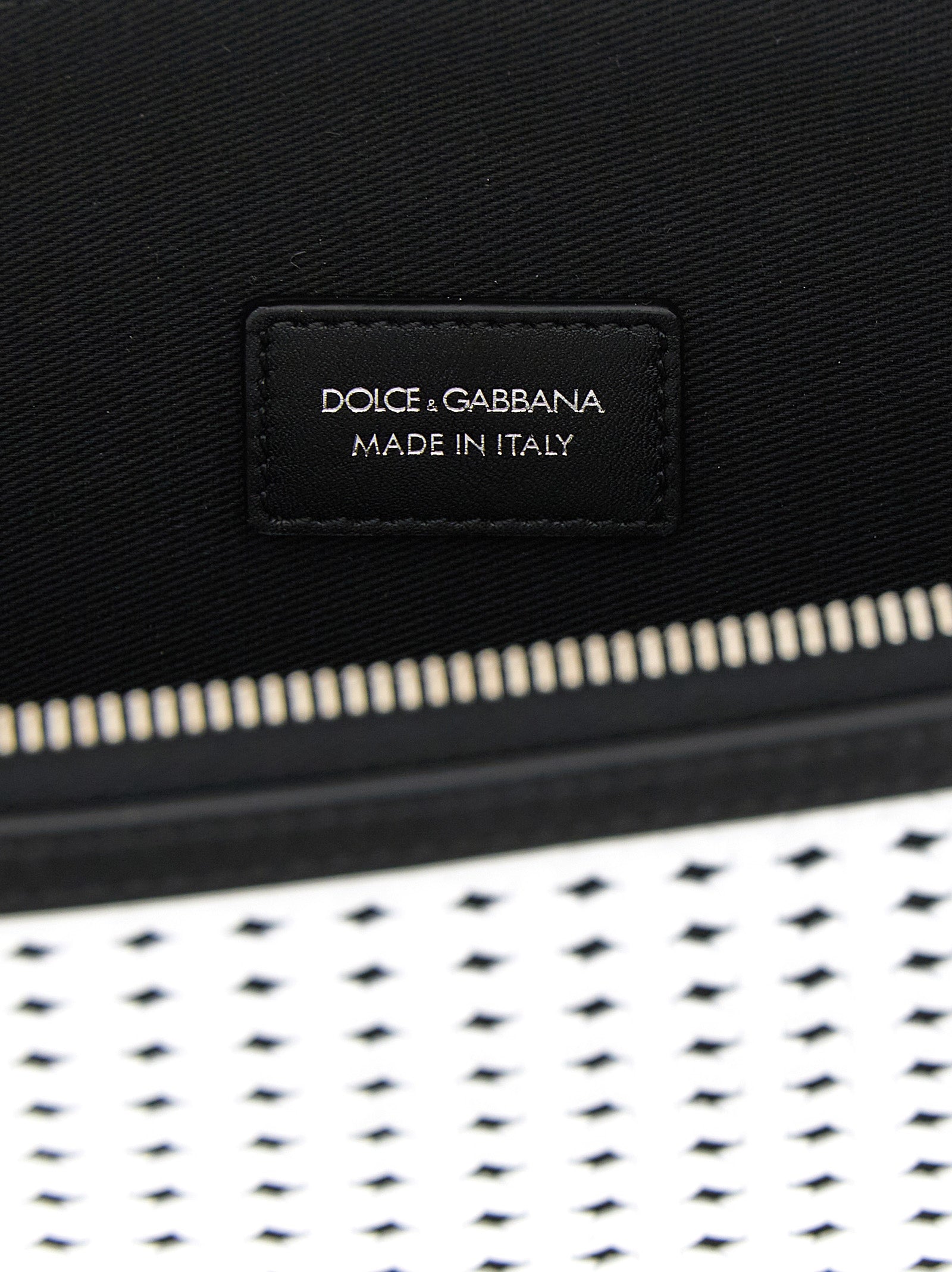 Sac clutch bicolore en cuir de veau Dolce & Gabbana, finition élégante et design sophistiqué pour occasion spéciale.