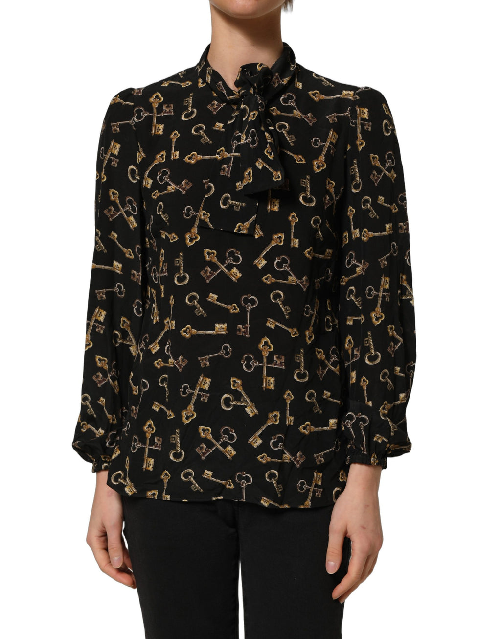 Blouse en soie noire Dolce & Gabbana avec imprimé de clés, col en nœud, style élégant et sophistiqué.