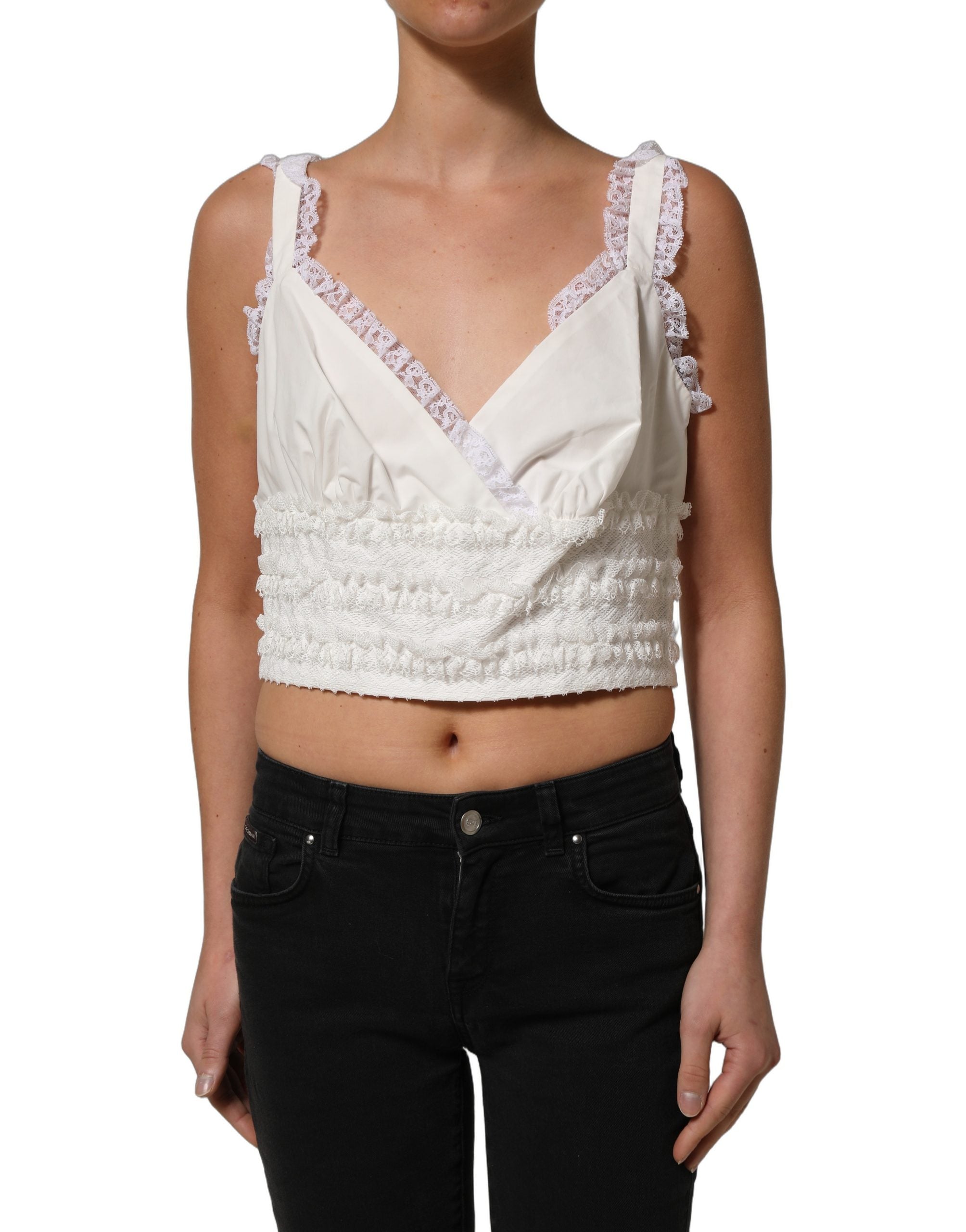 Débardeur court en coton blanc avec broderie en dentelle Dolce & Gabbana, léger et élégant, porté sur mannequin.