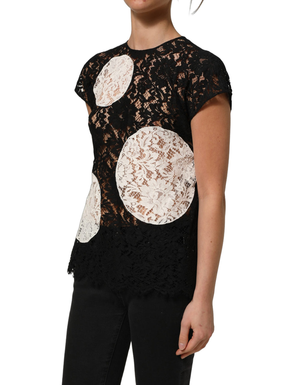 Blouse courte à manches courtes Dolce & Gabbana, noire et blanche, en dentelle florale sophistiquée, élégante et féminine.