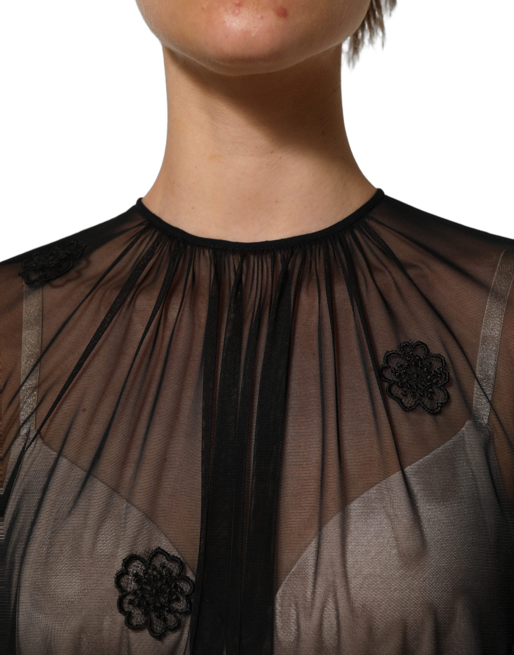 Blouse noir en polyester à maille transparente de Dolce & Gabbana, col rond, vue de face sur fond blanc.